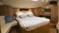 Discovery Yachts More Magic - Master
